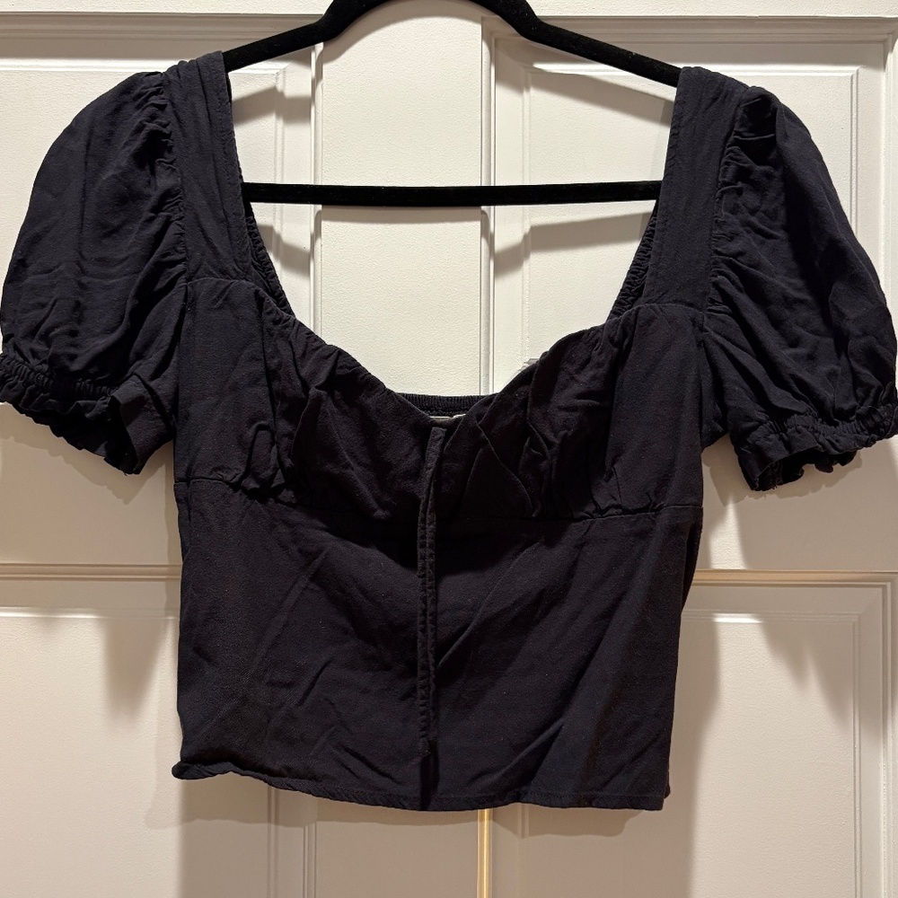 Urban Outfitters Black Cropped Top with Puffed Sleeves Size Small